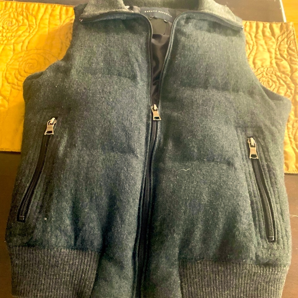 Womans  puffer vest Banana Republic